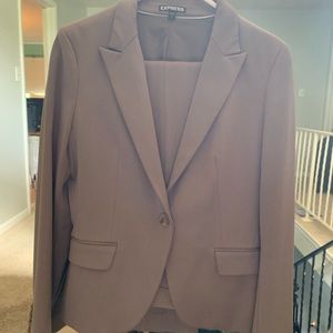 Express suit set.
